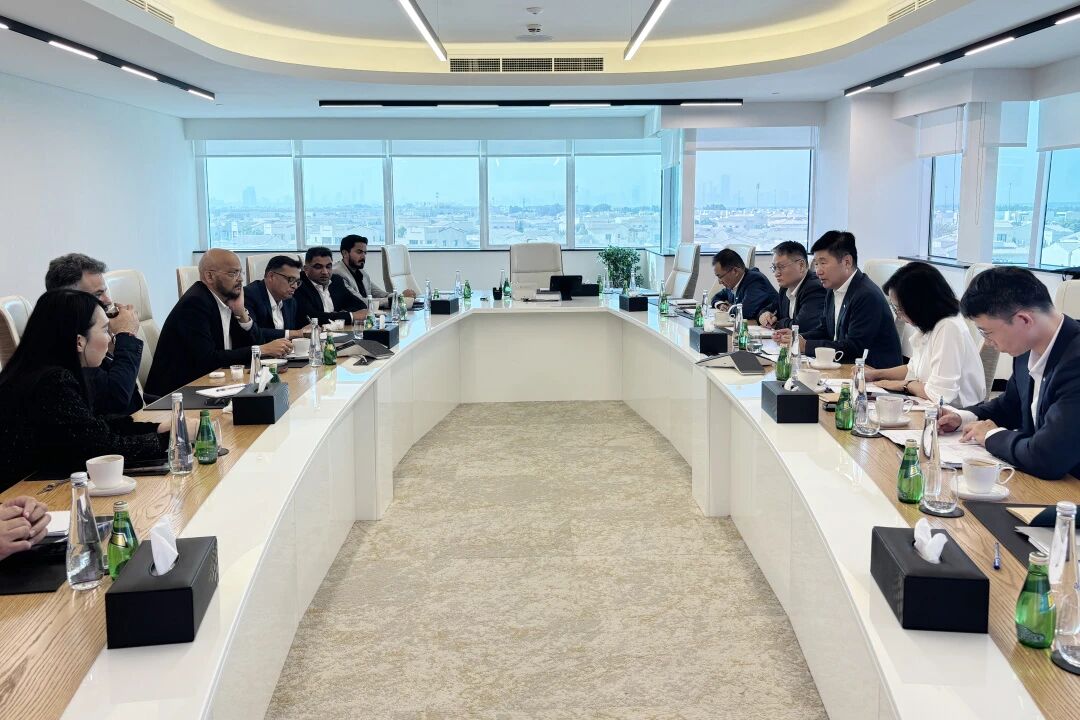 刘键与阿联酋国际资源控股公司创始人兼首席运营官拉维·夏尔马座谈交流(图1)